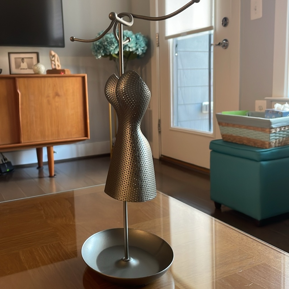 Cute Dressform Jewelry Organizer - Picture 4 of 12